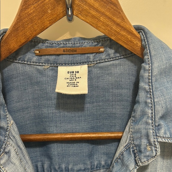 H&M Blue 3/4 Sleeve Button Down Shirt with Notched Collar - Picture 2 of 3